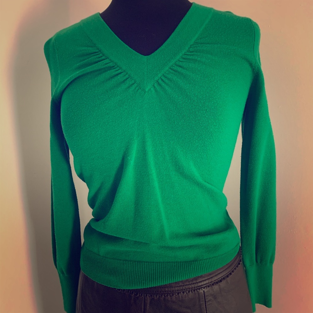 Ann Taylor sweater. Size Medium.